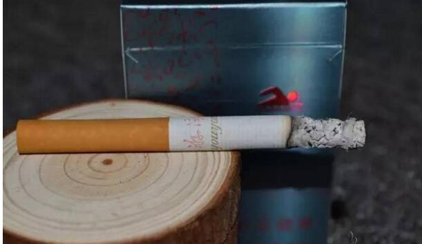 黃鶴樓游泳回歸，爺爺輩最喜愛的香煙品牌
