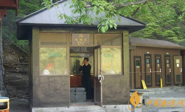 2018泰山景區(qū)首個吸煙室建成 徐局長三個方面開展卷煙消費(fèi)環(huán)境建設(shè)